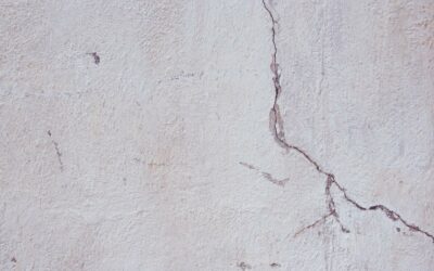 En Venezuela, se estima que más 𝐝𝐞 𝐮𝐧 80% 𝐝𝐞 𝐥𝐚 𝐩𝐨𝐛𝐥𝐚𝐜𝐢ó𝐧 se encuentra en zonas de riesgo sísmico