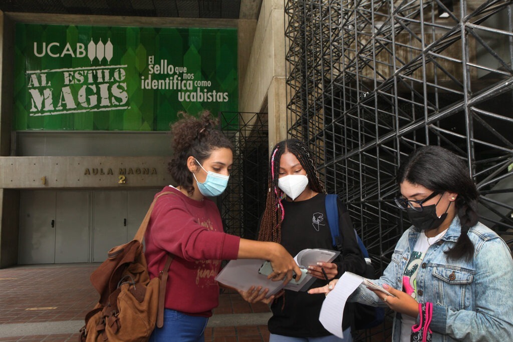 Magis-San-Ignacio-UCAB-estudiantes-1-1024×683